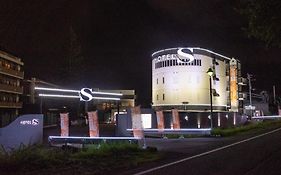 Hotel S